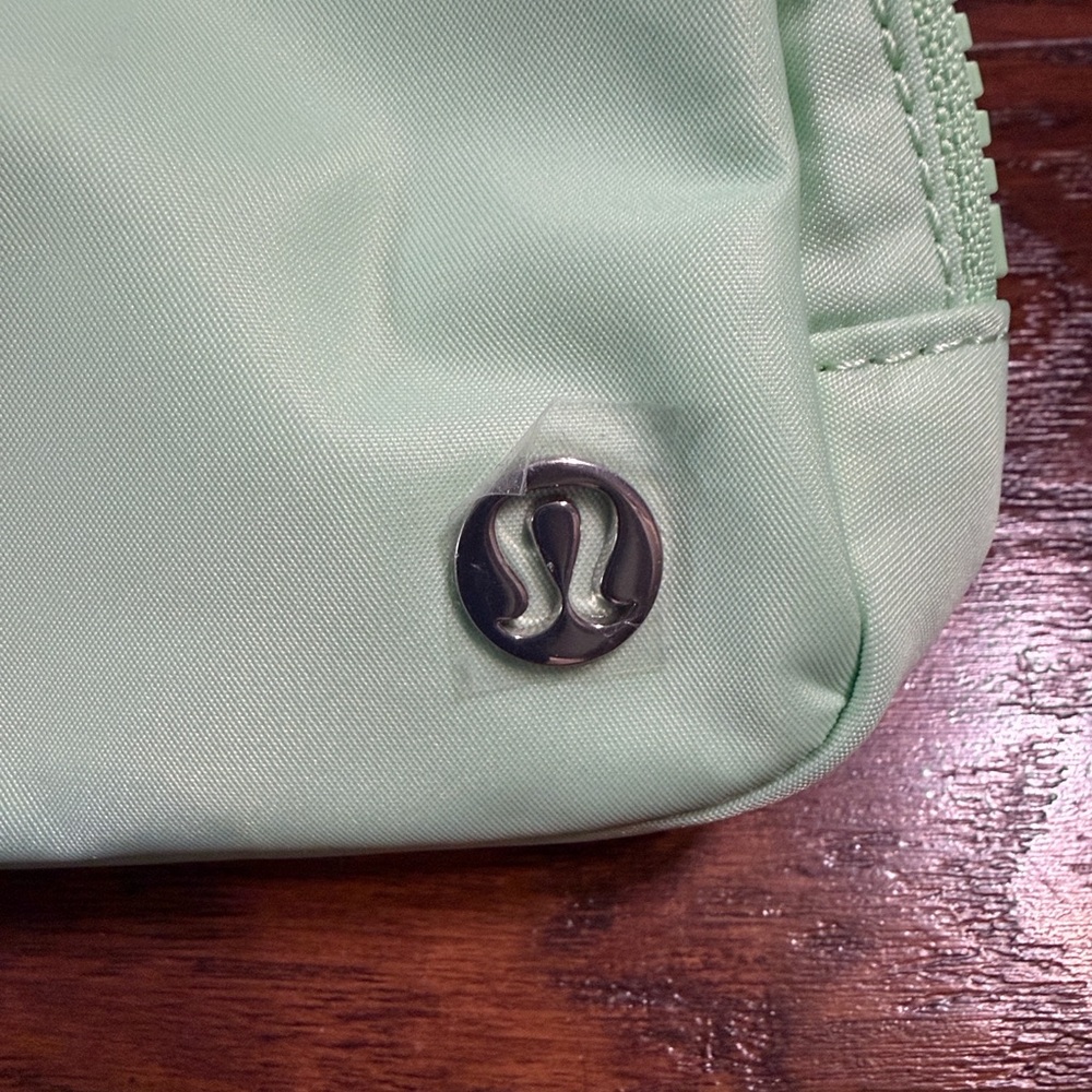 Lululemon Athletica Citra Lime Crossbody Bag - Picture 9 of 10